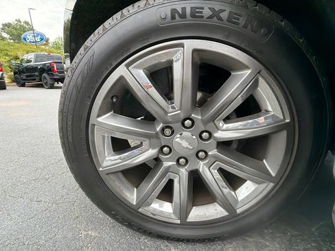 Used 2015 Chevrolet Suburban LTZ RWD image 24
