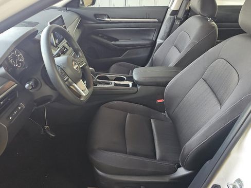 Used 2023 Nissan Altima 2.5 SV FWD image 4