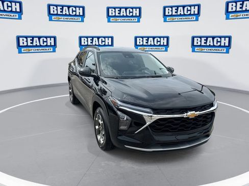 Used 2026 Chevrolet Trax LT FWD image 3