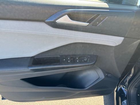 Used 2024 Volkswagen Taos SE image 10