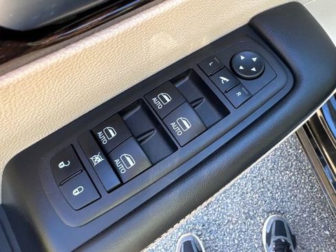 Used 2023 Chrysler Pacifica Limited image 28