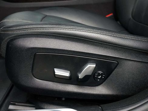 Used 2019 BMW 740i w/ Parking Assistance Package RWD image 18