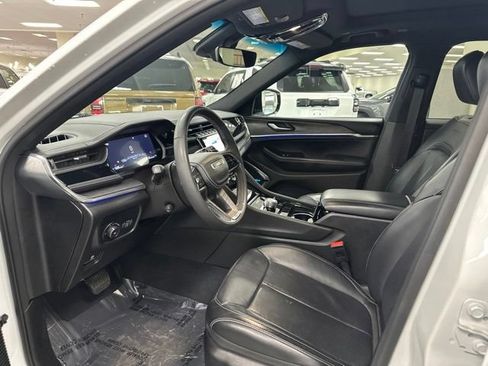 Used 2023 Jeep Grand Cherokee L Overland AWD/4WD image 9
