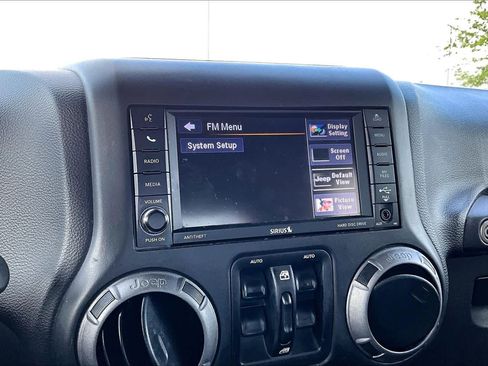 Used 2018 Jeep Wrangler Unlimited Sport S image 33