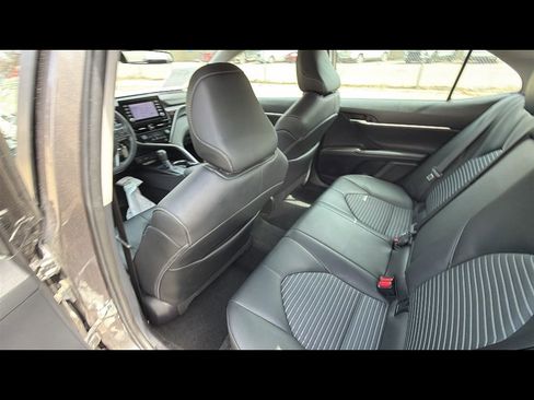 Used 2024 Toyota Camry SE image 25