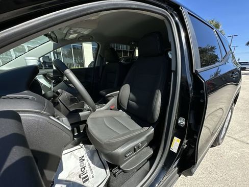 Used 2022 GMC Terrain SLE w/ Driver Convenience Package image 19