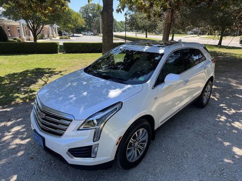 Used 2017 Cadillac XT5 Luxury w/ Driver Awareness Package FWD image 3