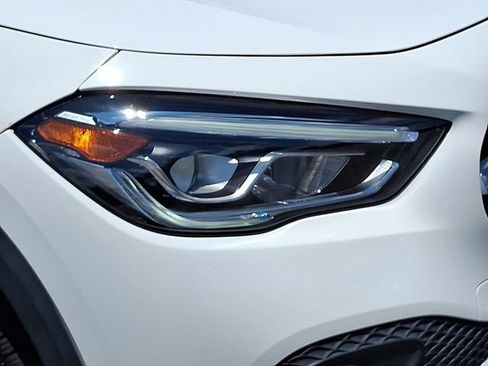 Used 2022 Mercedes-Benz GLA 250 4MATIC image 11