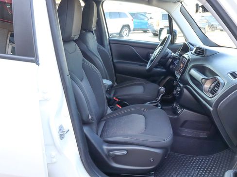 Used 2023 Jeep Renegade Latitude image 26