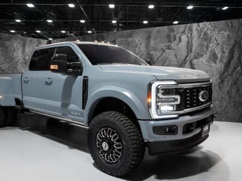 Used 2025 Ford F450 Platinum w/ FX4 Off-Road Package image 29