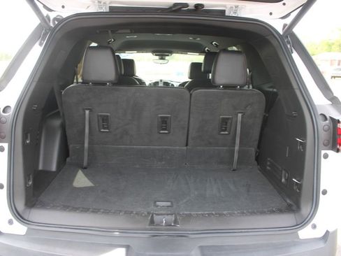 Used 2022 Chevrolet Traverse RS FWD image 14