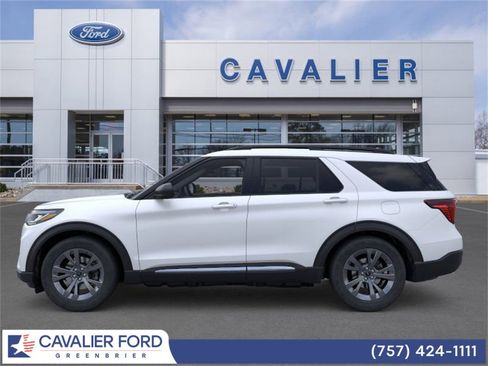 Used 2025 Ford Explorer Active w/ Active Comfort Package image 3
