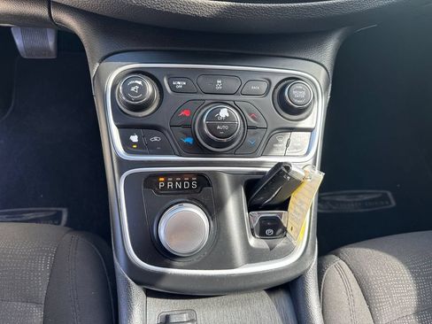 Used 2016 Chrysler 200 Limited w/ Anniversary Edition FWD image 27