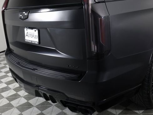 Used 2024 Cadillac Escalade V w/ LPO, ONYX Package image 59