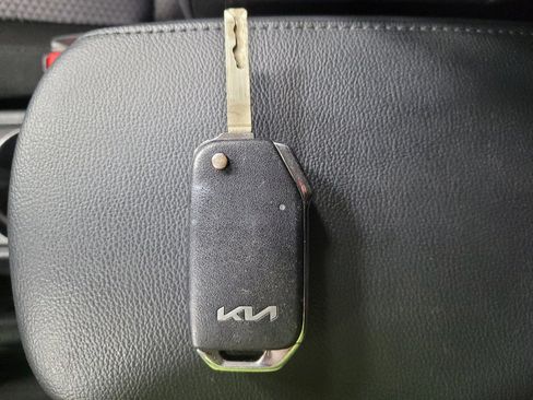 Used 2022 Kia Soul LX image 32