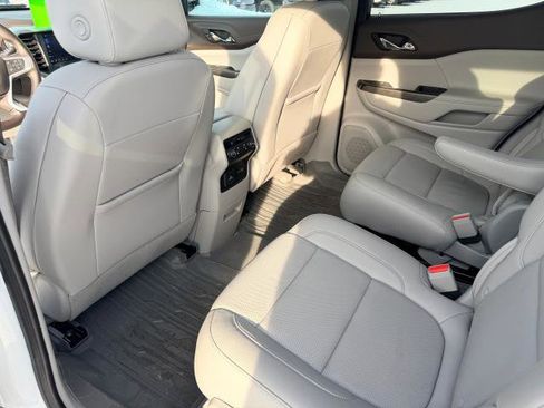 Used 2023 GMC Acadia SLT w/ Preferred Package image 12