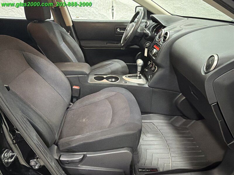 Used 2014 Nissan Rogue S AWD/4WD image 16