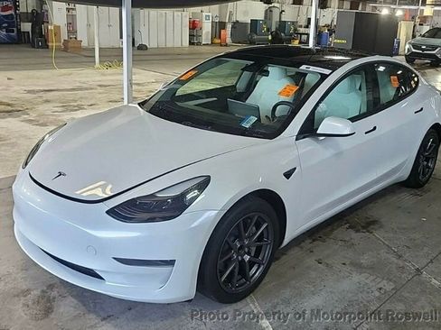 Used 2023 Tesla Model 3 Standard Range RWD image 2