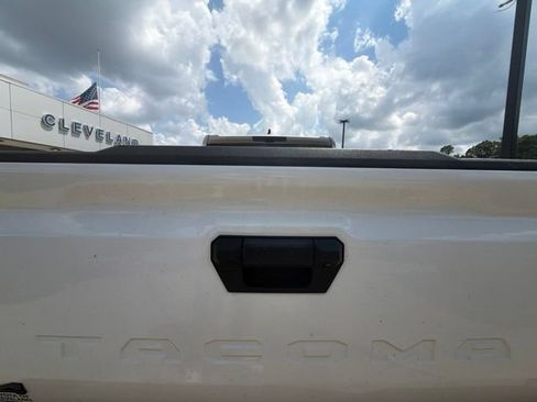 Used 2025 Toyota Tacoma TRD Sport AWD/4WD image 38