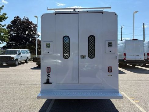 New 2027 Ford E-350 and Econoline 350 Super Duty w/ Power Equipment Group RWD image 4