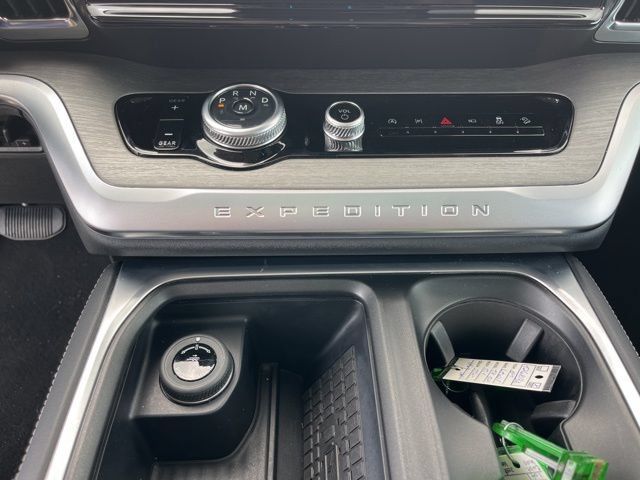 Used 2025 Ford Expedition Platinum AWD/4WD image 30
