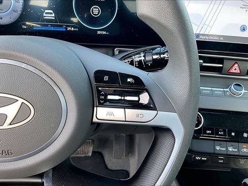 Used 2024 Hyundai Elantra SEL image 12