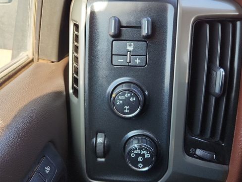 Used 2014 Chevrolet Silverado 1500 High Country w/ High Country Premium Package image 20