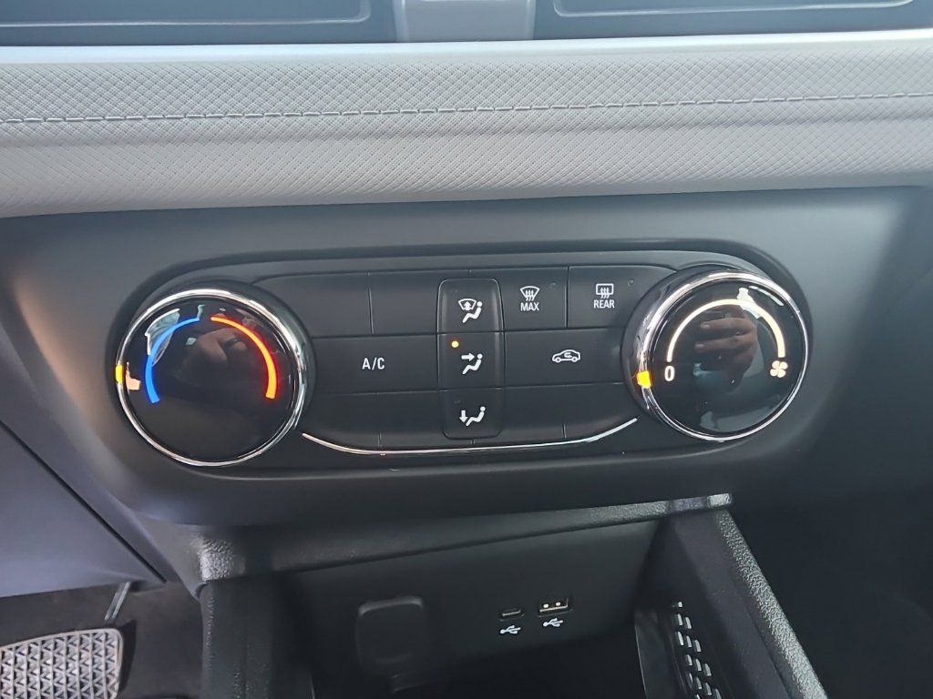 Used 2024 Chevrolet TrailBlazer LS FWD image 32