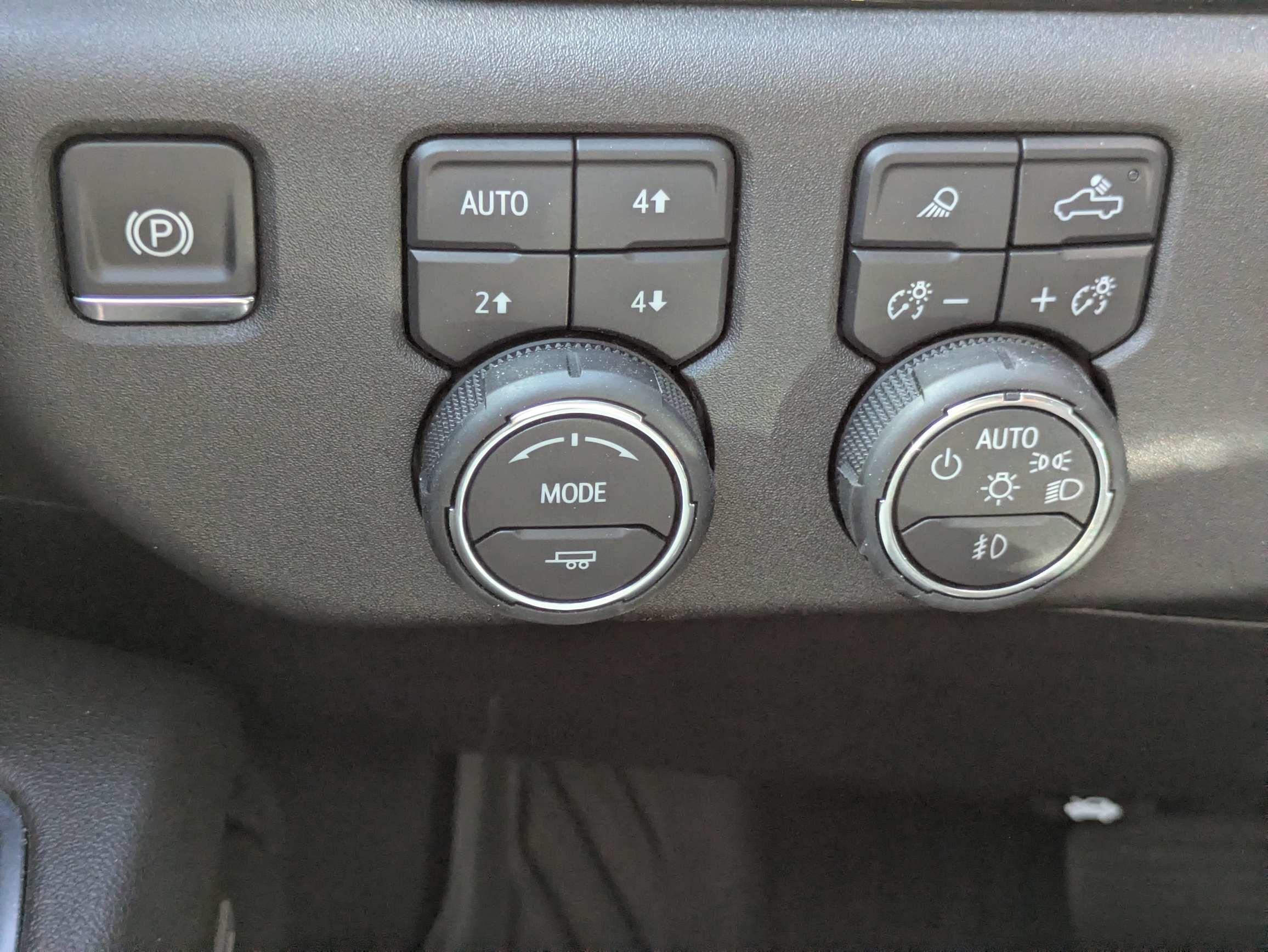 Used 2025 Chevrolet Silverado 2500 LTZ w/ LTZ Convenience Package AWD/4WD image 13