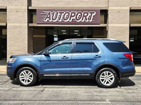 Used 2018 Ford Explorer XLT image 5