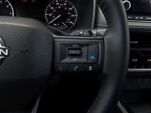 Used 2026 Nissan Rogue SV FWD image 34