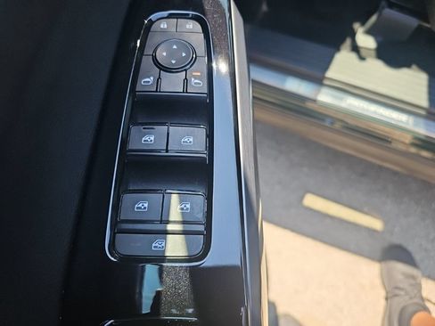 Used 2023 Nissan Pathfinder SL w/ SL Premium Package AWD/4WD image 11