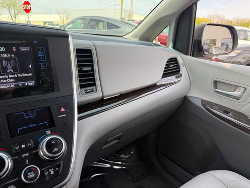 Used 2016 Toyota Sienna XLE w/ XLE Navigation Package FWD image 62