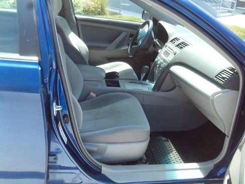 Used 2009 Toyota Camry LE FWD image 11
