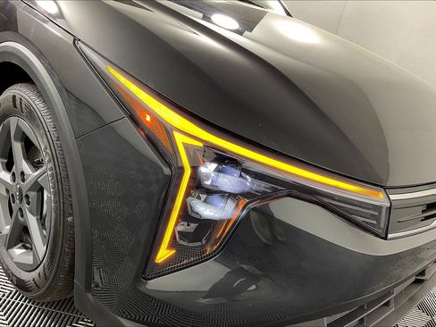 New 2026 Kia K4 LXS image 8