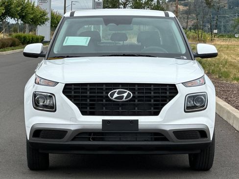 Used 2026 Hyundai Venue SE FWD image 8