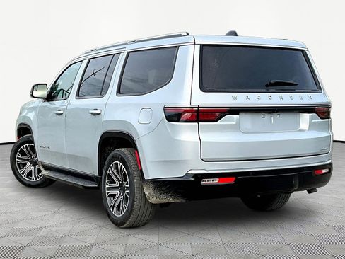 Used 2024 Jeep Wagoneer Series II w/ Flexible Seating Group RWD image 4