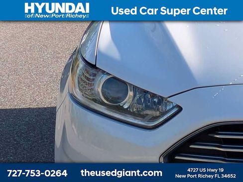 Used 2014 Ford Fusion SE FWD image 9
