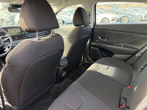 Used 2024 Hyundai Elantra SE image 11