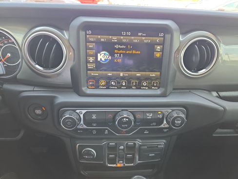 Used 2023 Jeep Gladiator Overland AWD/4WD image 14