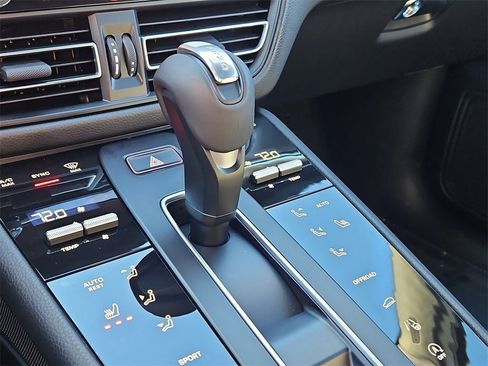 New 2026 Porsche Macan image 23