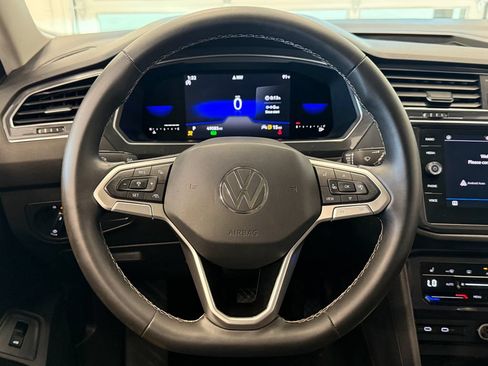 Used 2022 Volkswagen Tiguan SE w/ Panoramic Sunroof Package FWD image 24