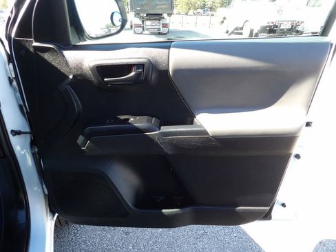 Used 2021 Toyota Tacoma SR RWD image 33