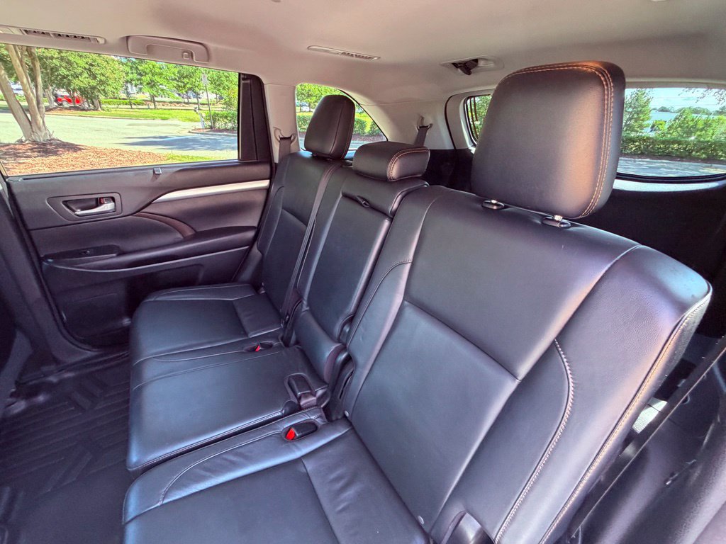 Used 2016 Toyota Highlander XLE FWD image 12