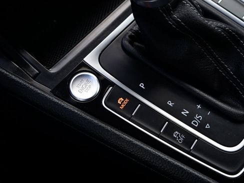 Used 2015 Volkswagen Golf R 4-Door image 18