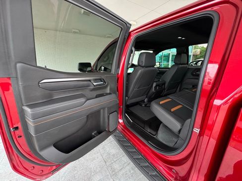 Used 2025 GMC Sierra 1500 AT4 w/ AT4 Premium Package AWD/4WD image 20