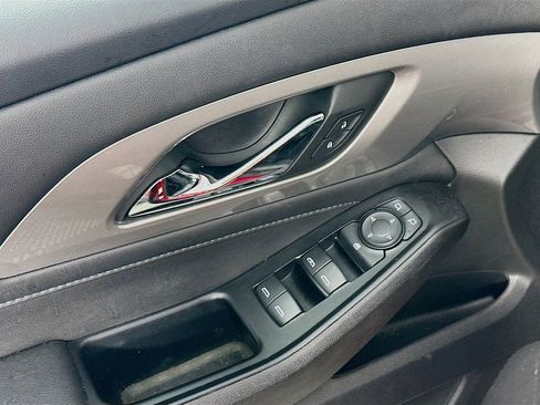 Used 2023 Chevrolet Traverse LT image 25