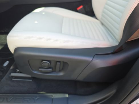 New 2025 Land Rover Discovery Sport S image 28