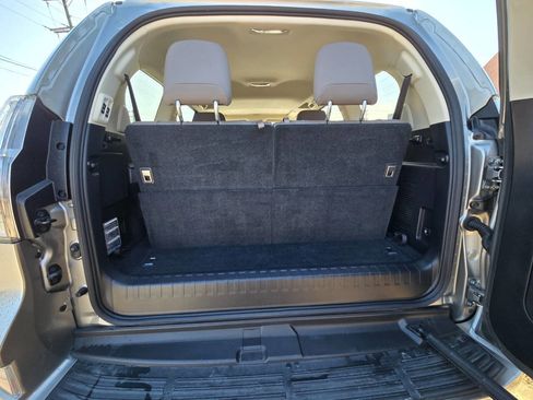 Used 2023 Lexus GX 460 Premium image 16