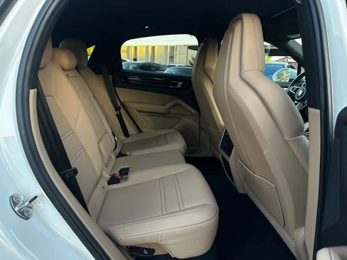 Used 2022 Porsche Cayenne Coupe image 24